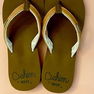 Brand New Reef Cushion Flip Flops Size 8 Women